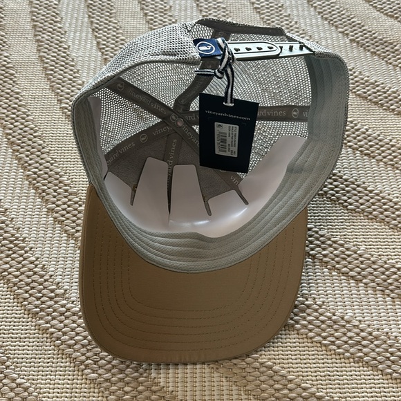 New vineyard vine Mens SnapBack whale dot performance beige hat - Picture 6 of 7